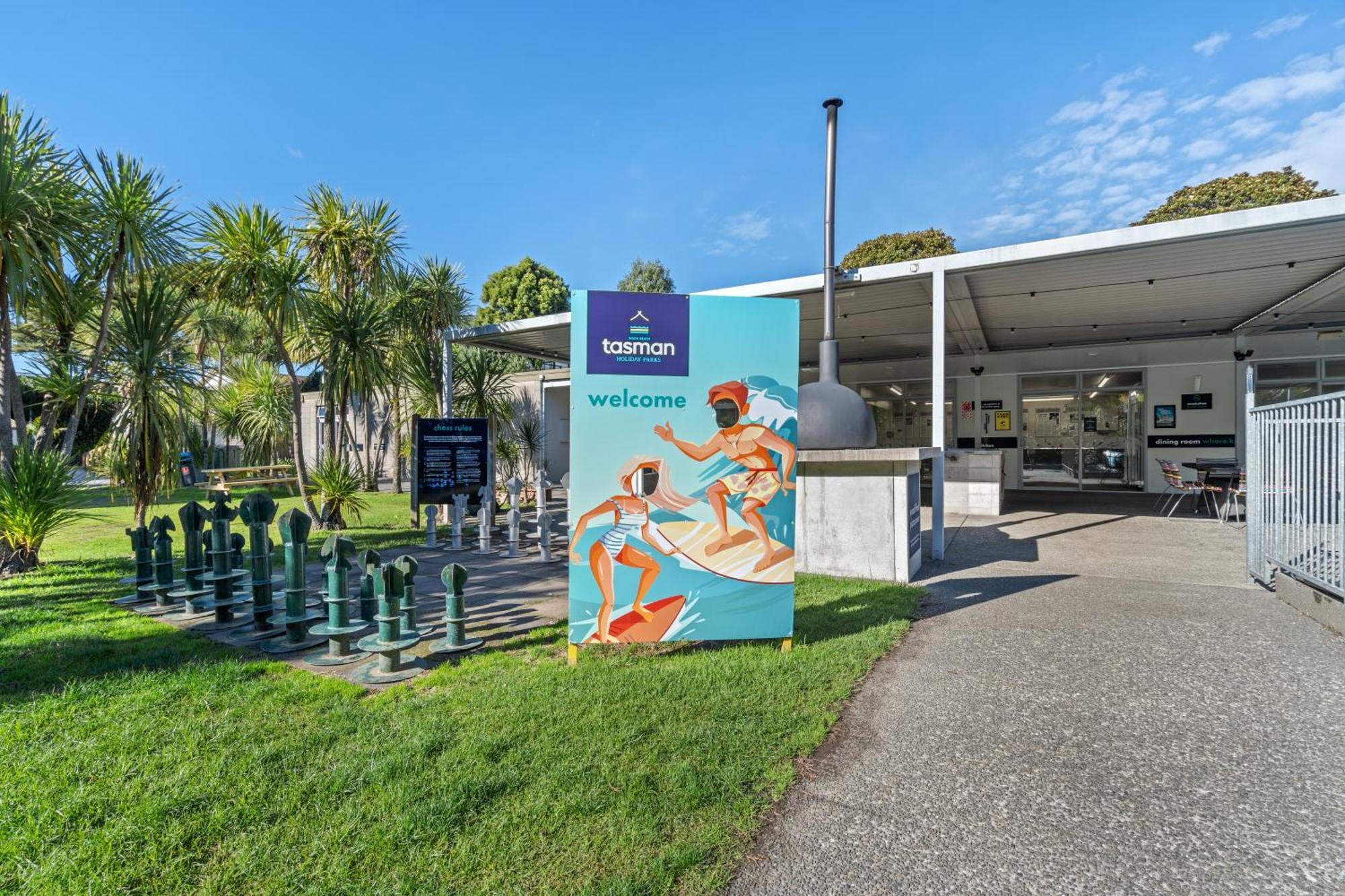 Tasman Holiday Parks - Waihi Beach エクステリア 写真 The entrance to the pool