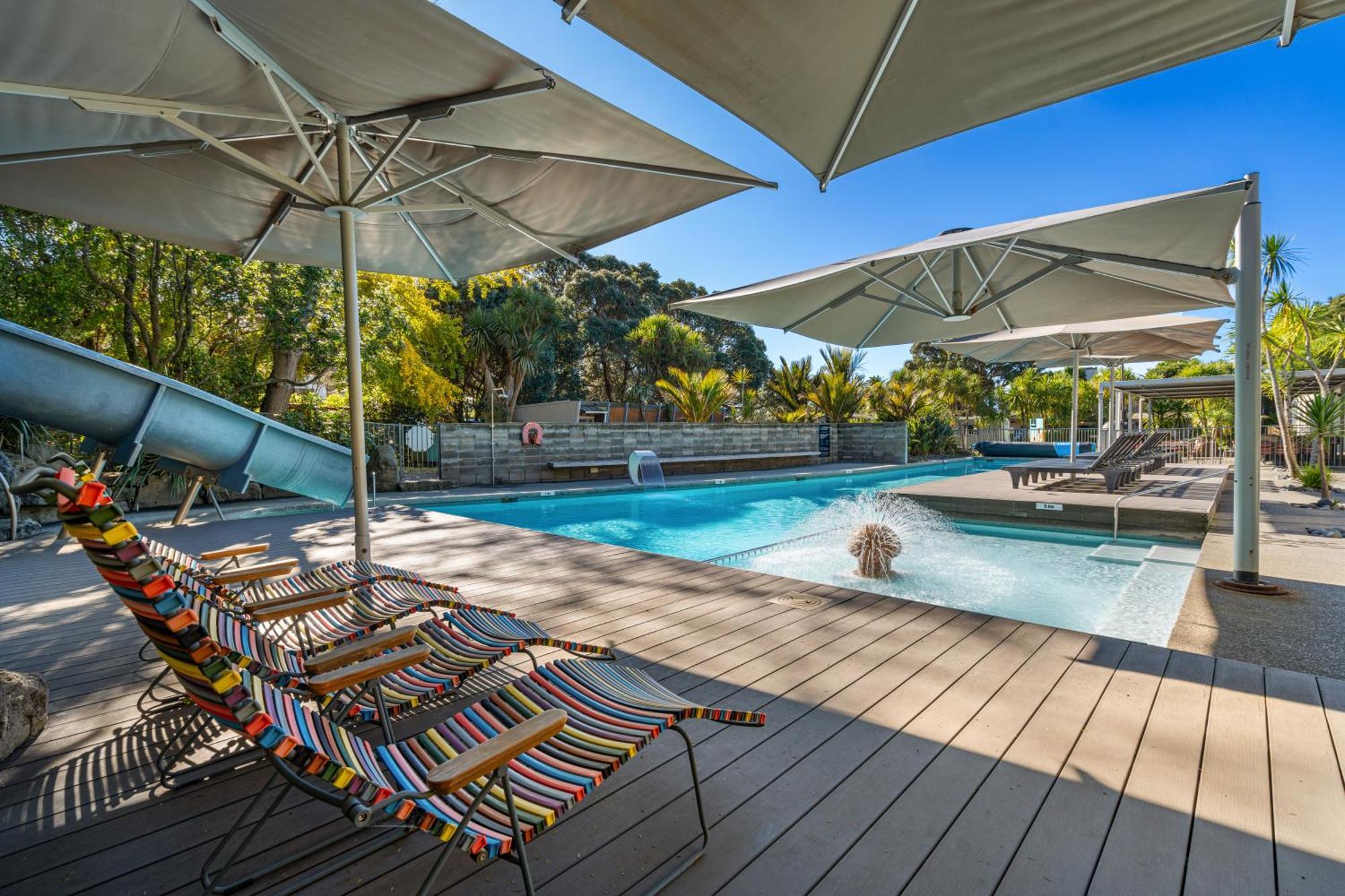Tasman Holiday Parks - Waihi Beach エクステリア 写真 The pool at the resort