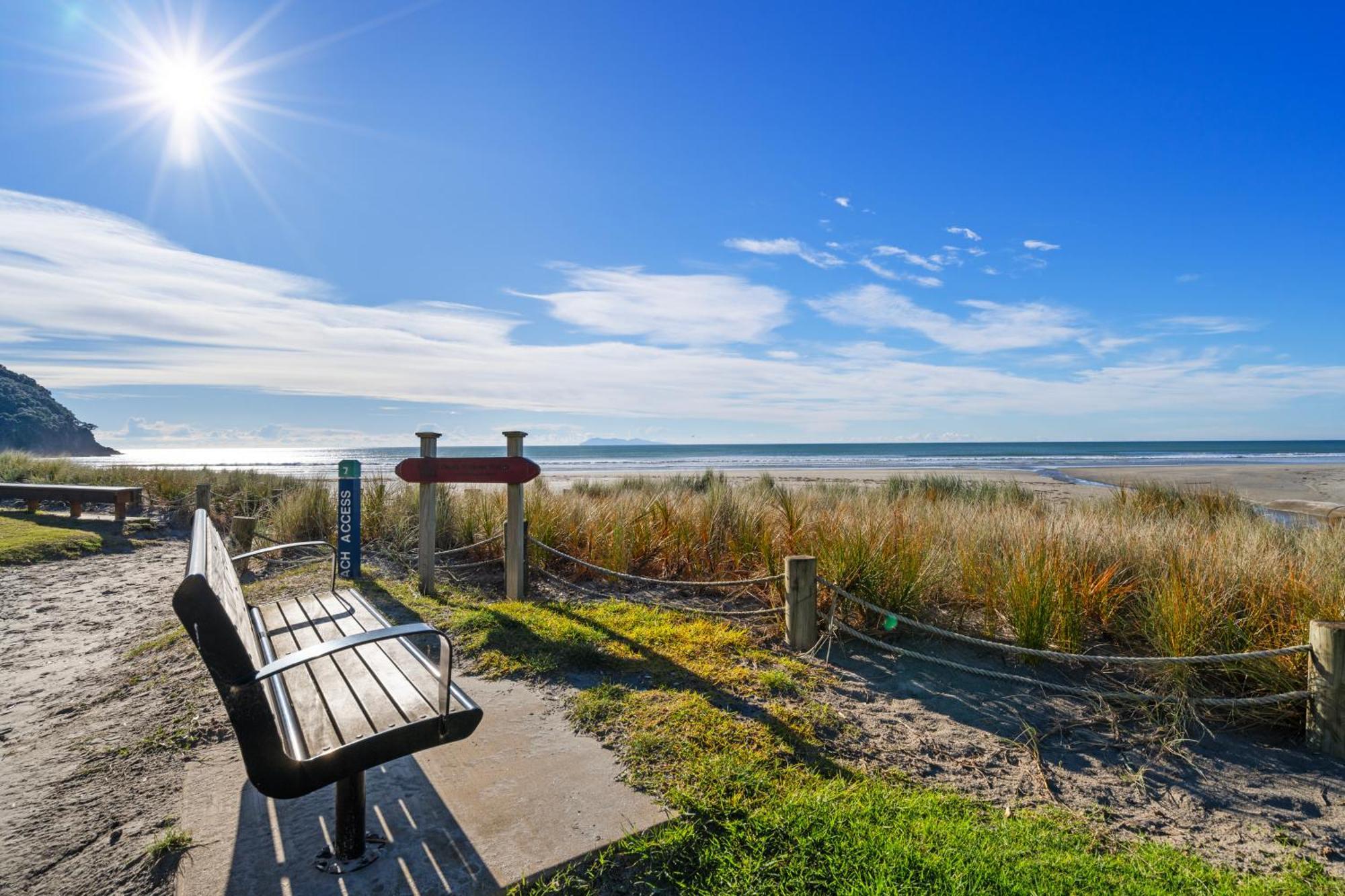Tasman Holiday Parks - Waihi Beach エクステリア 写真 The beach at the end of the boardwalk
