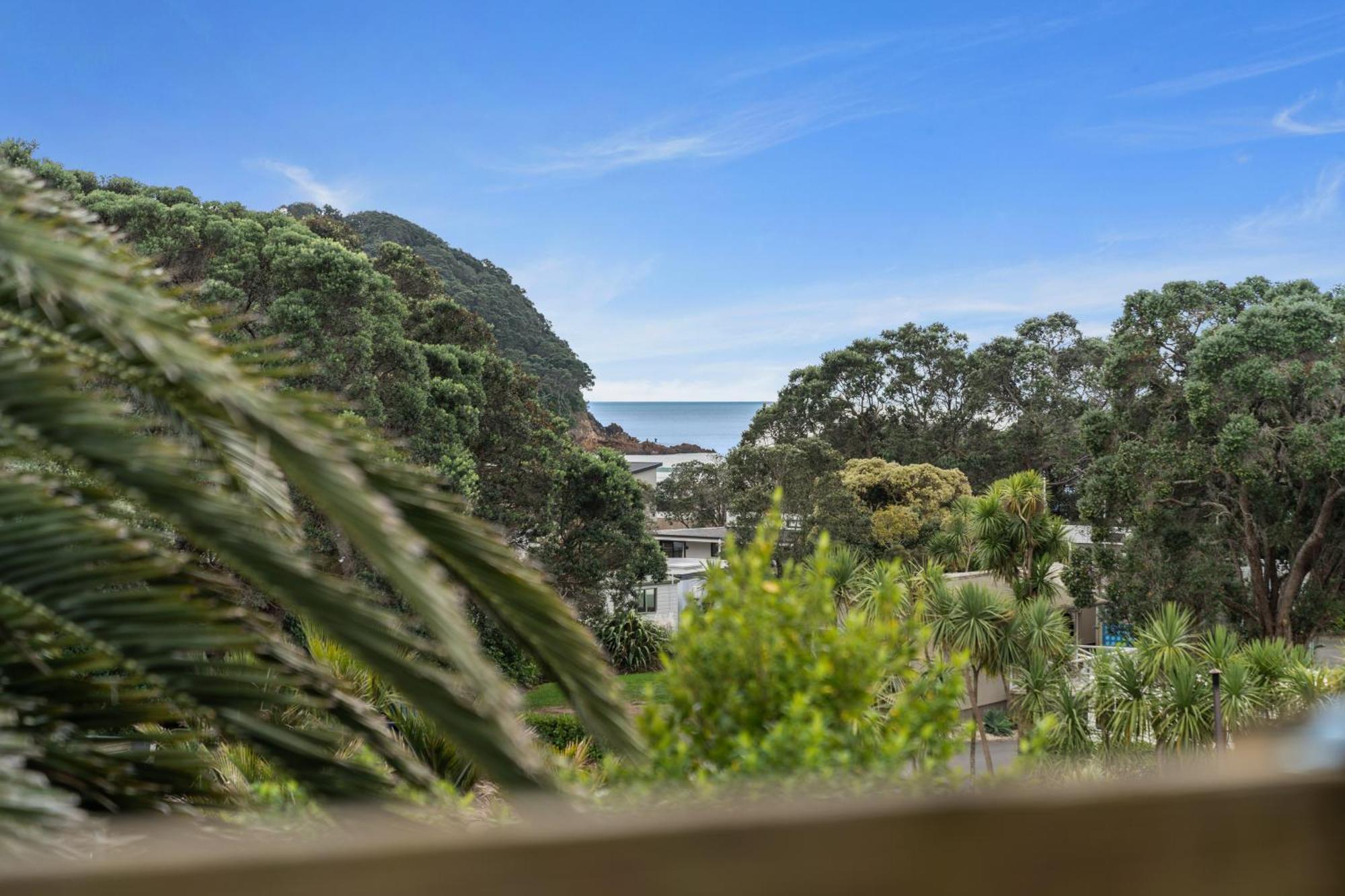 Tasman Holiday Parks - Waihi Beach エクステリア 写真 View of the bay from the town