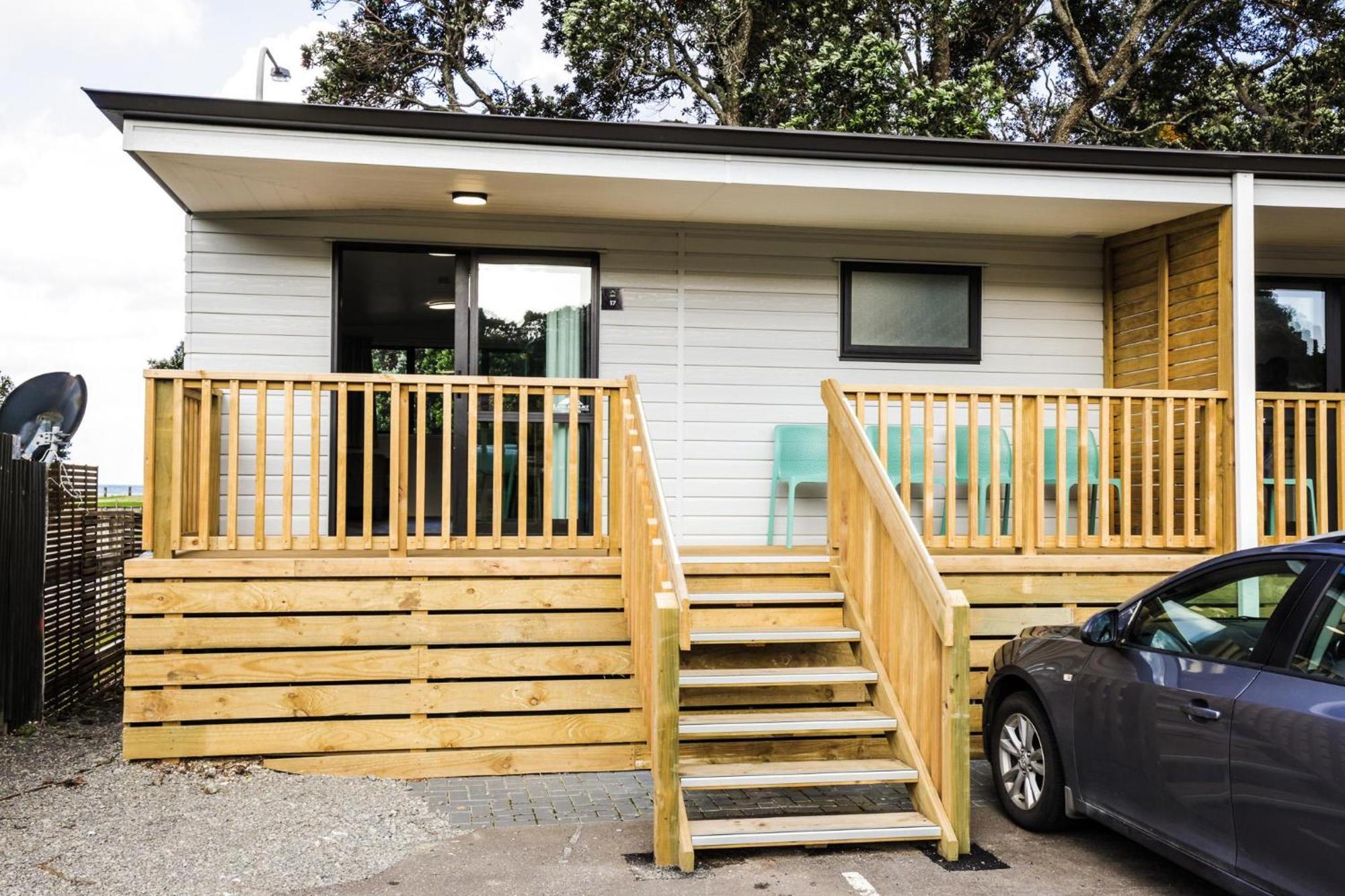 Tasman Holiday Parks - Waihi Beach エクステリア 写真 A tiny home in New Zealand