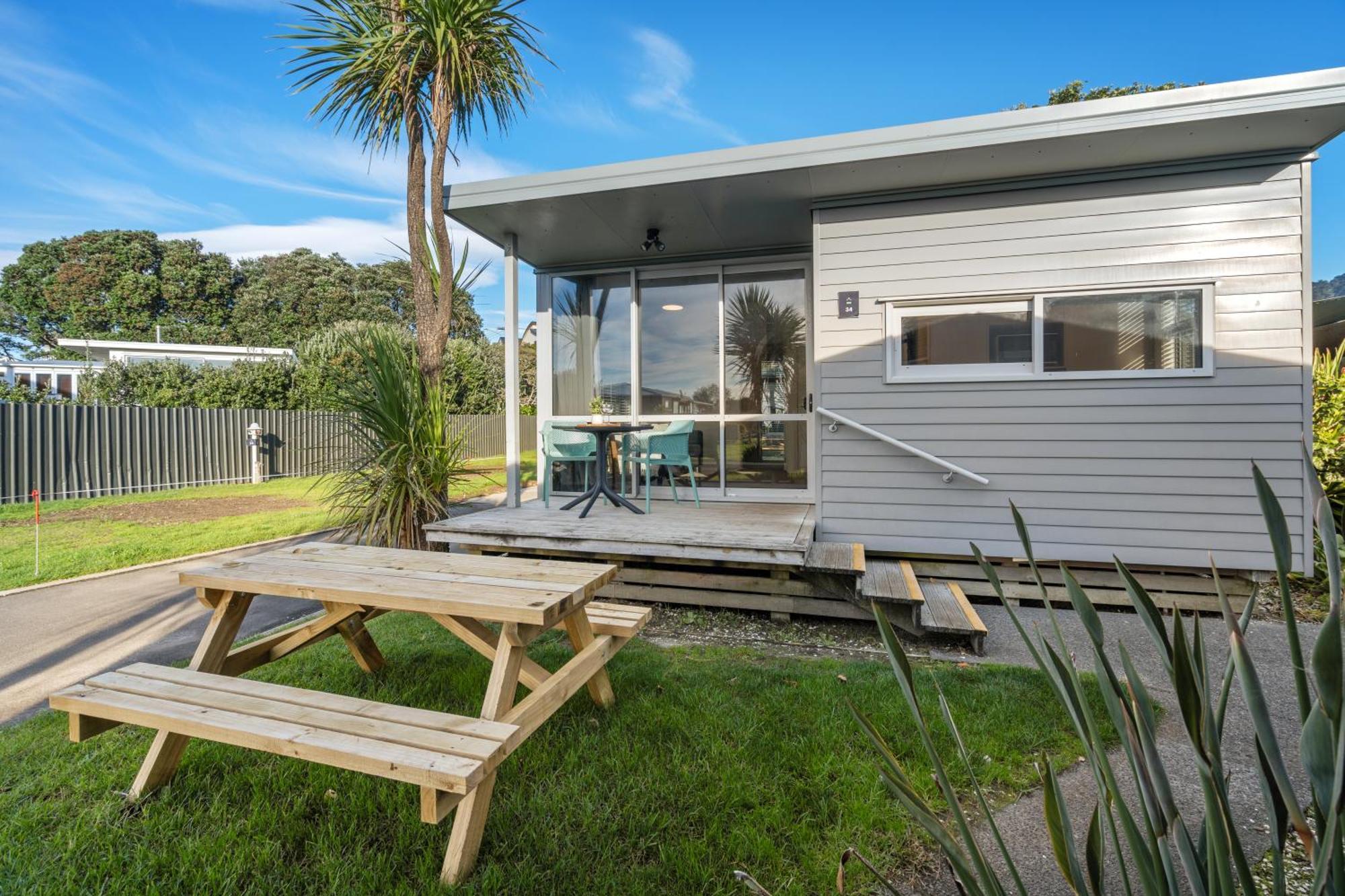 Tasman Holiday Parks - Waihi Beach エクステリア 写真 A bach at Waikare