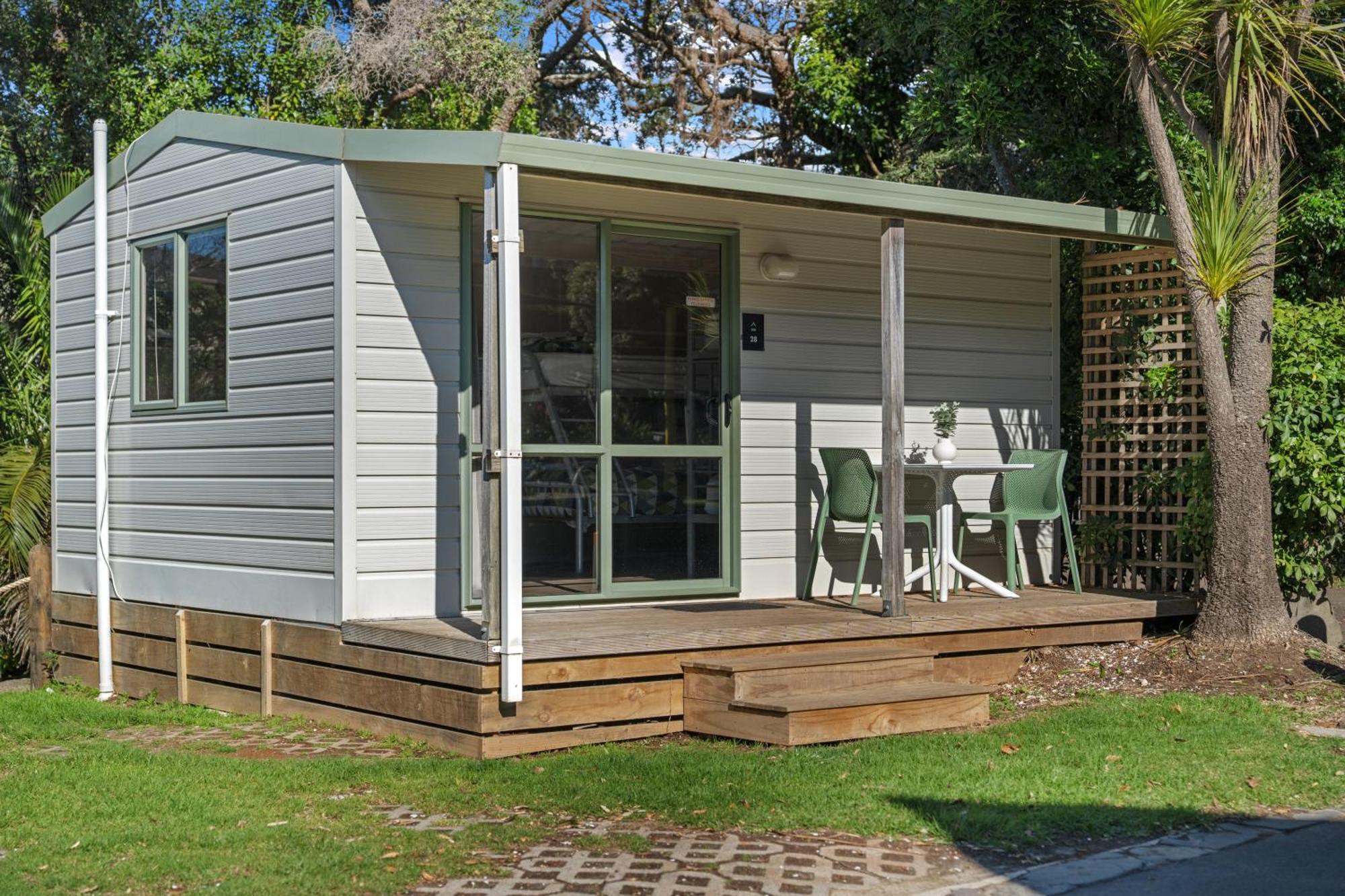 Tasman Holiday Parks - Waihi Beach エクステリア 写真 A bach in Auckland, New Zealand