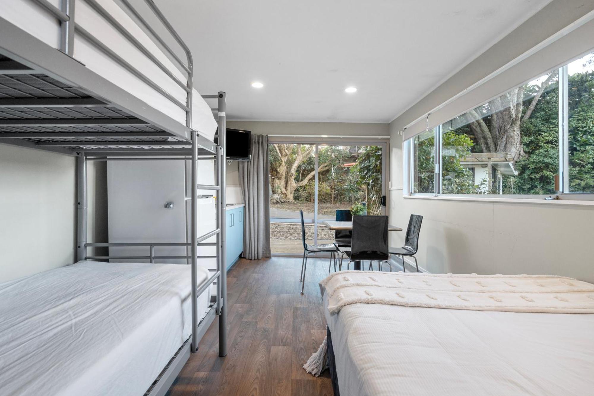 Tasman Holiday Parks - Waihi Beach エクステリア 写真 A typical studio at the University of Western Australia